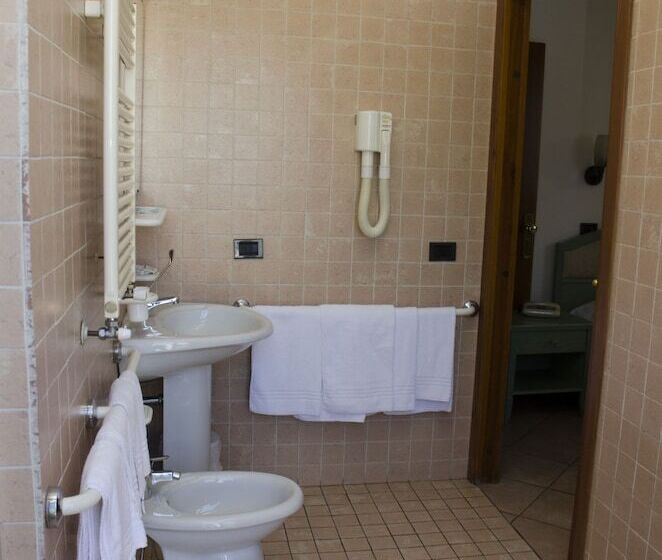 اتاق استاندارد سه نفره, Albergo Cenni