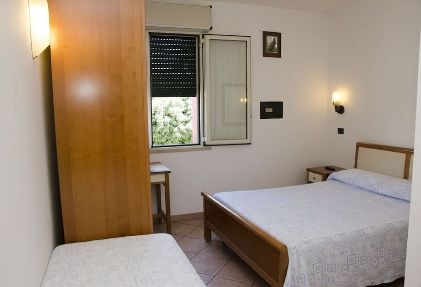 Pokój Standard Trzyosobowy, Albergo Cenni