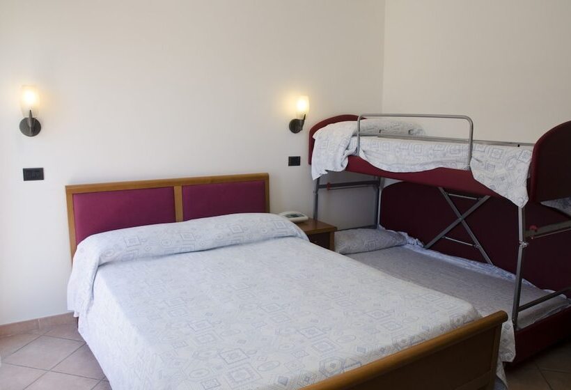 اتاق استاندارد چهار تخته, Albergo Cenni
