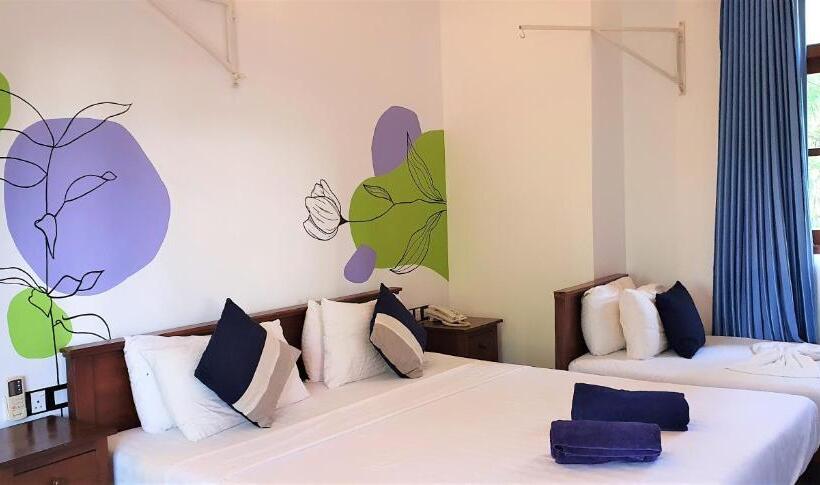 Трехместный Номер Стандарт с Балконом, Blue Turtle