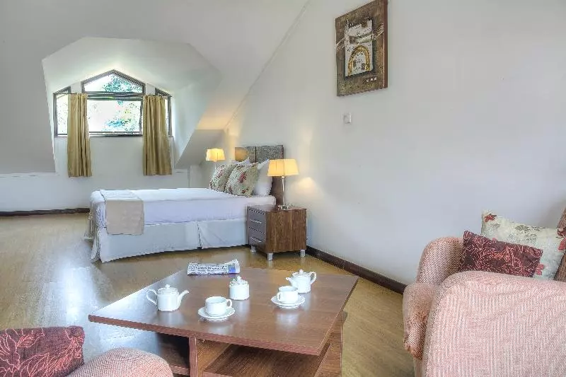 スイート, City Corporate Inn