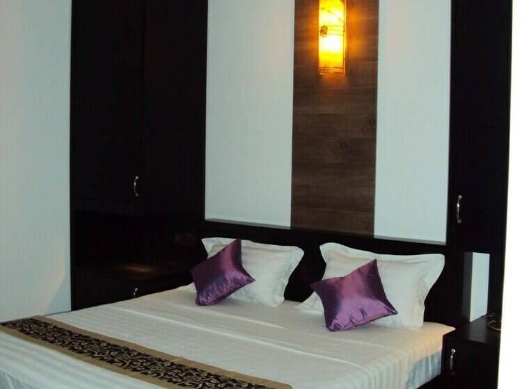 디럭스 룸, Cockpit Airport Reach