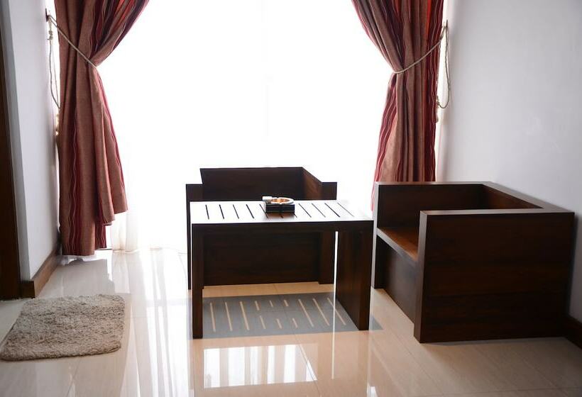 디럭스 룸, Cockpit Airport Reach