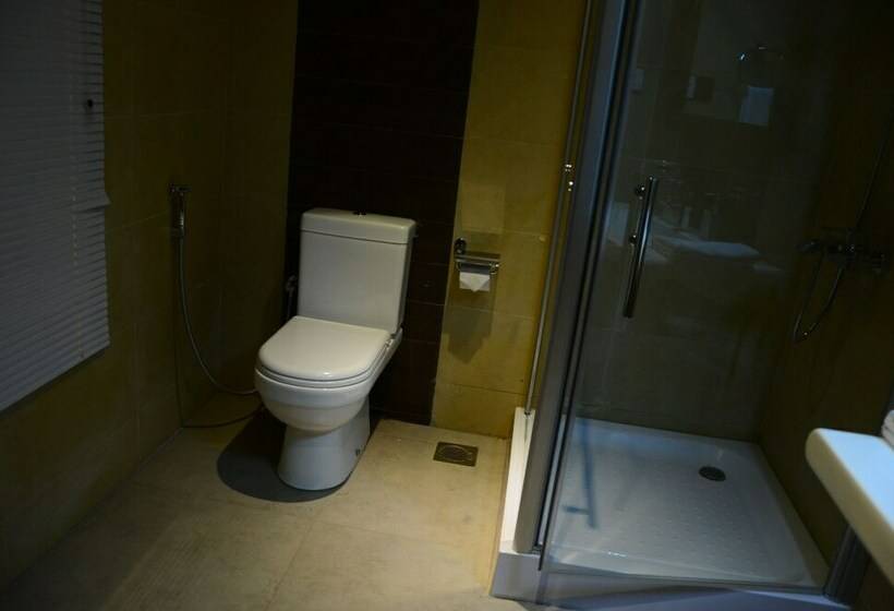 디럭스 룸, Cockpit Airport Reach