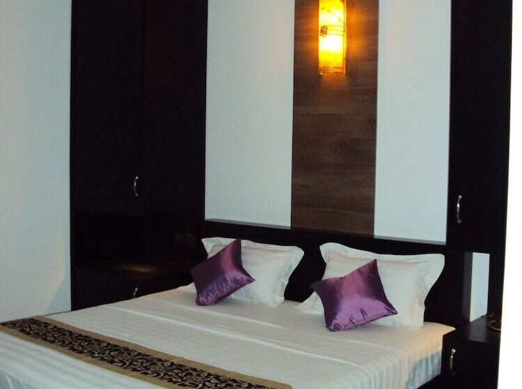 디럭스 룸, Cockpit Airport Reach