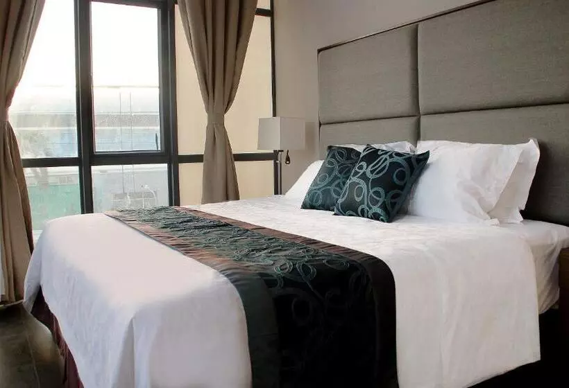 キングサイズベッドのデラックスルーム, Golden Phoenix Hotel   Manila