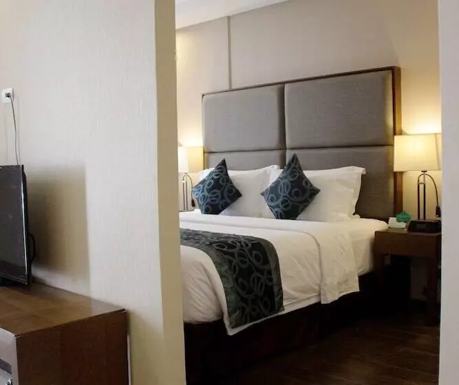 スイート, Golden Phoenix Hotel   Manila
