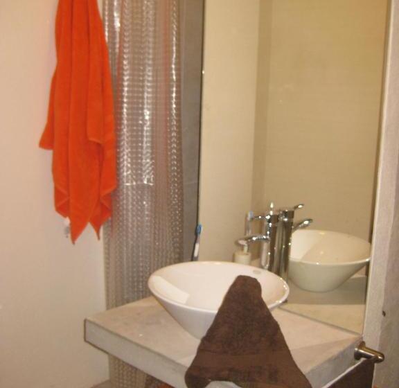 标准三人间, La Casa Del Rio