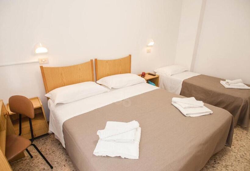 スタンダードトリプルルーム, Massimo