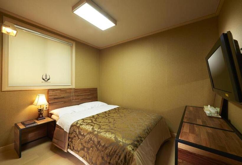 اتاق اکونومی, Noble