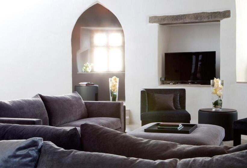 1间卧室的房子, Roch Castle