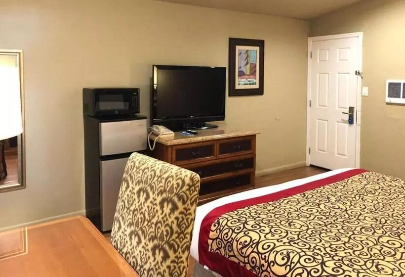 キングサイズベッドのスタンダードルーム, Rodeway Inn Flagstaff East Route 66