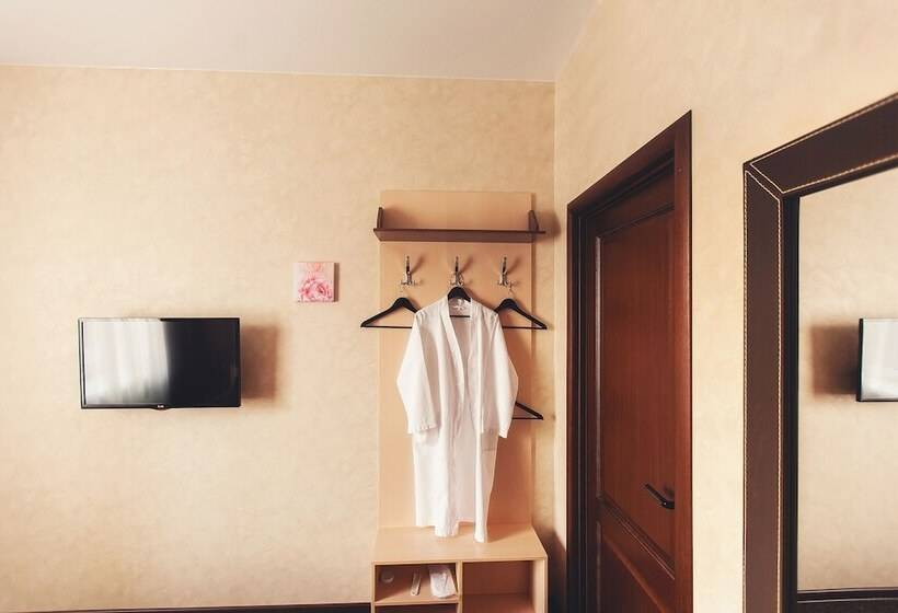 اتاق استاندارد, Shale On Komsomolskiy