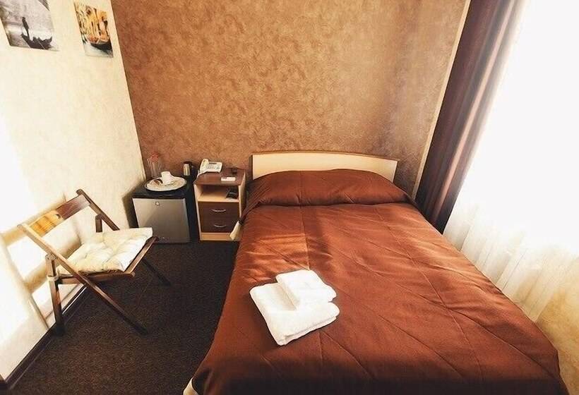 اتاق سوپریور, Shale On Komsomolskiy