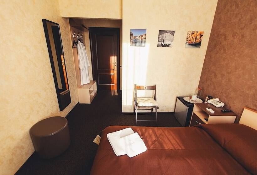 اتاق سوپریور, Shale On Komsomolskiy