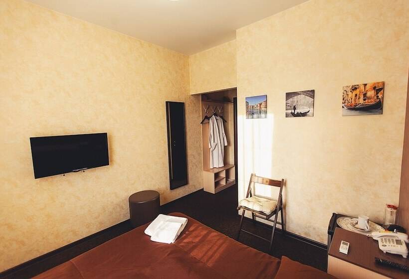 اتاق سوپریور, Shale On Komsomolskiy