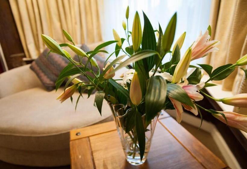 סוויטה דלוקס, The Pearl