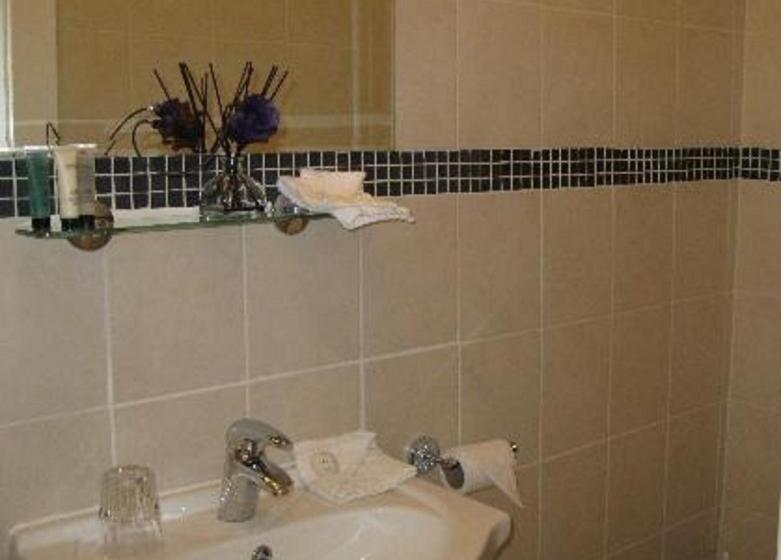 חדר אקונומי, The Pearl