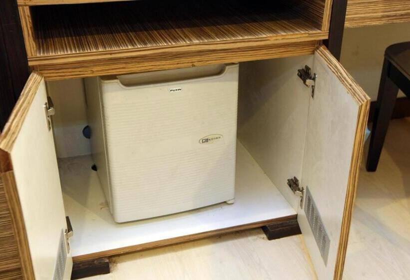 جناح, Uptown Imperial