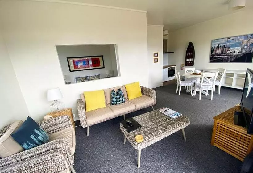 Huoneisto 1 Makuuhuone Pohjakerros, Mangonui Waterfront Apartments