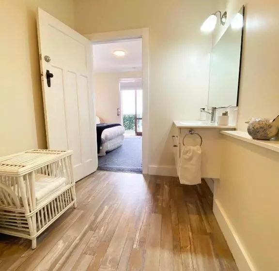 Standard-studio, Mangonui Waterfront Apartments