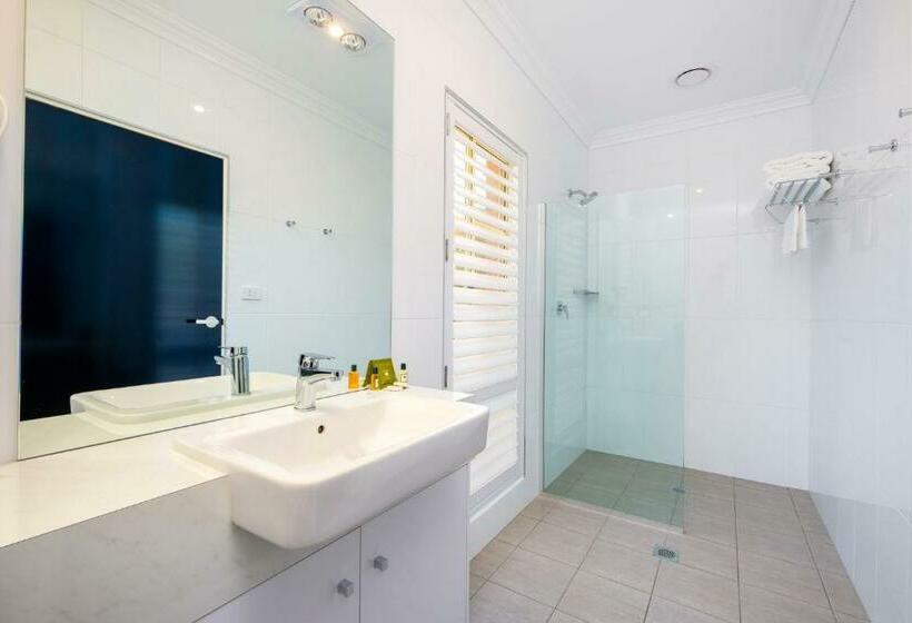 חדר דלוקס, Commercial Golf Resort