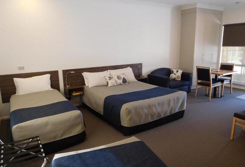 Quarto Familiar Deluxe, Commercial Golf Resort