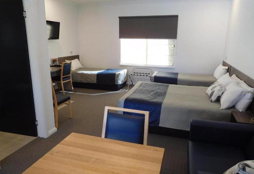 חדר משפחתי דלוקס, Commercial Golf Resort