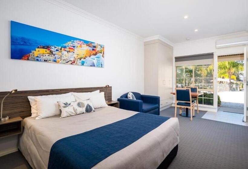 חדר משפחתי דלוקס, Commercial Golf Resort