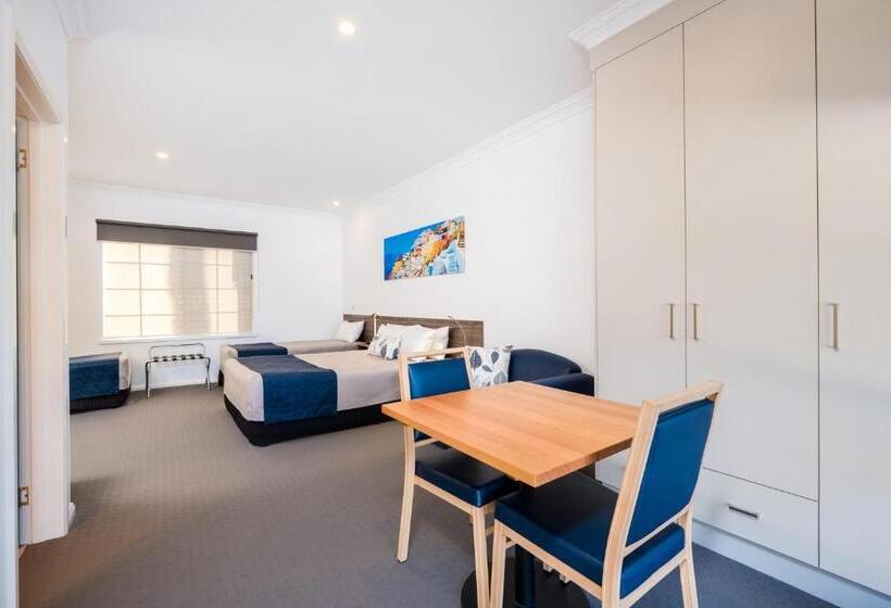 חדר משפחתי דלוקס, Commercial Golf Resort