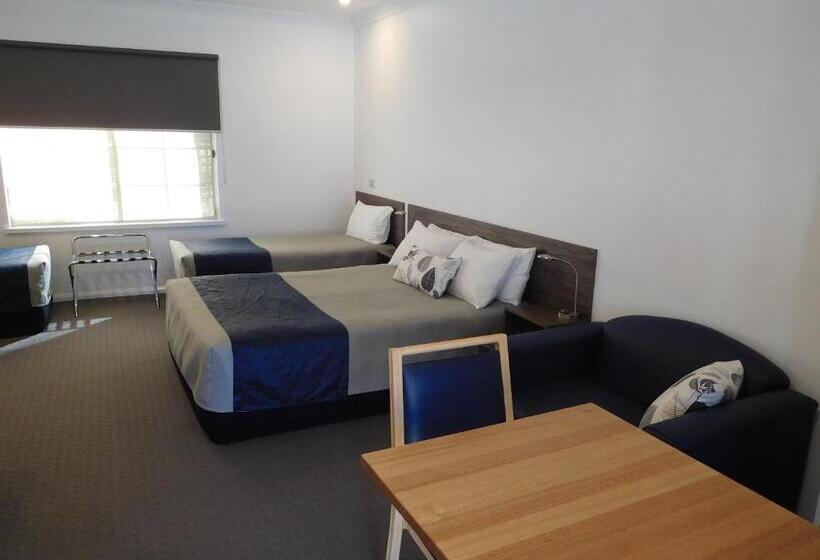 חדר משפחתי דלוקס, Commercial Golf Resort