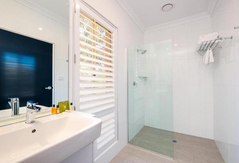 סוויטה קלאסית, Commercial Golf Resort