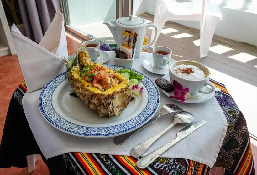 발코니 디럭스 룸, On Hotel Phuket   Sha
