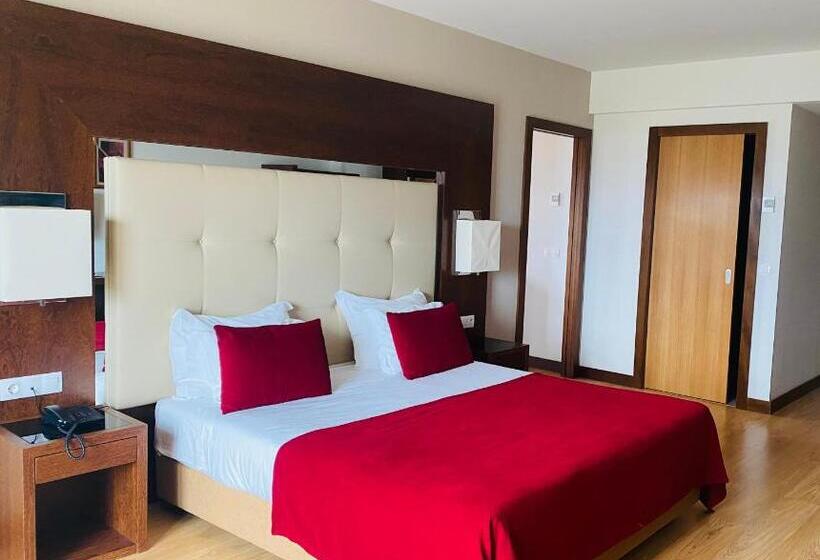 Президентский Люкс, Placido Hotel Douro   Tabuaco