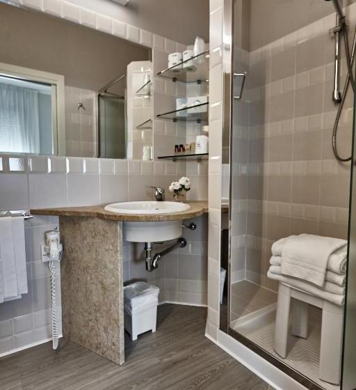 プールビュージュニアスイート, Rouge Hotel International