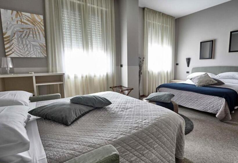 プールビュージュニアスイート, Rouge Hotel International