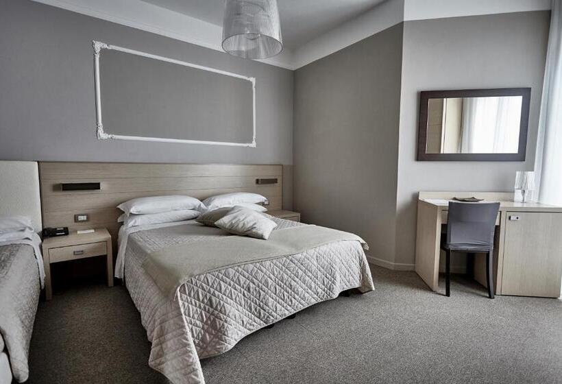 オーシャンビューのデラックストリプルルーム, Rouge Hotel International