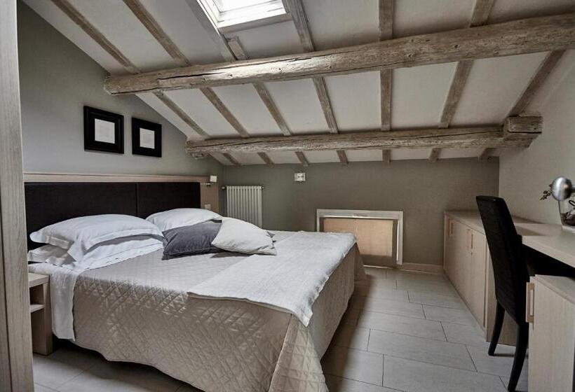 ペントハウスルーム, Rouge Hotel International