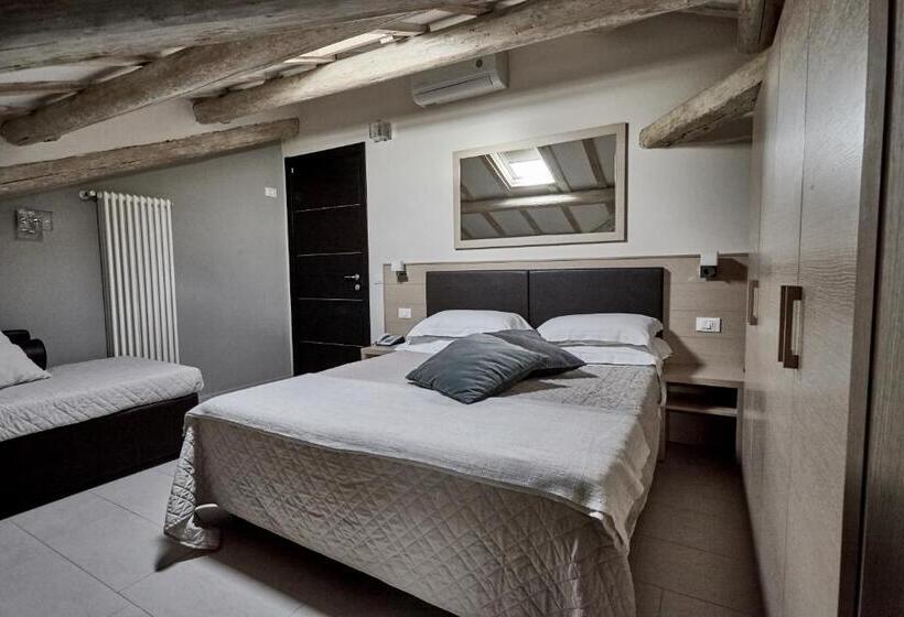 ペントハウスルーム, Rouge Hotel International