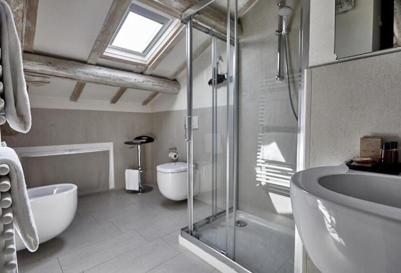 ペントハウスルーム, Rouge Hotel International