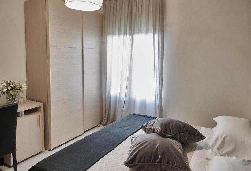Полулюкс Классика, Rouge Hotel International