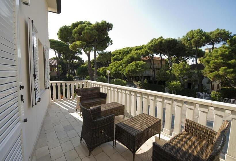 デラックスジュニアスイート, Rouge Hotel International