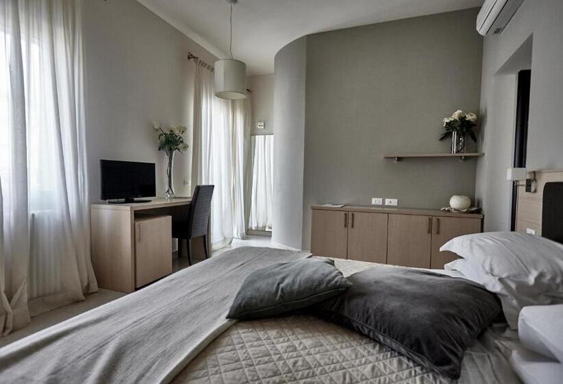 デラックスジュニアスイート, Rouge Hotel International