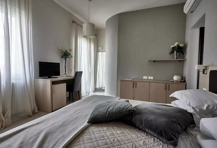 デラックスジュニアスイート, Rouge Hotel International
