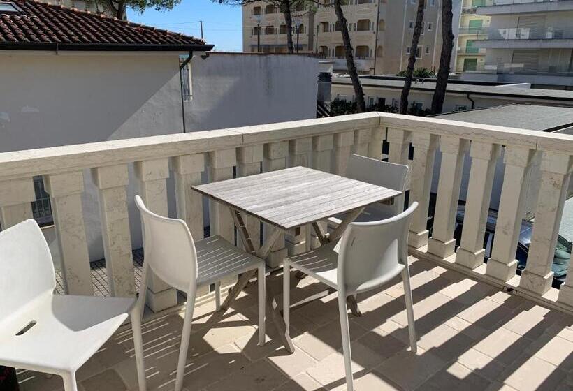 一ベッドルームエクゼクティブアパートメント, Rouge Hotel International