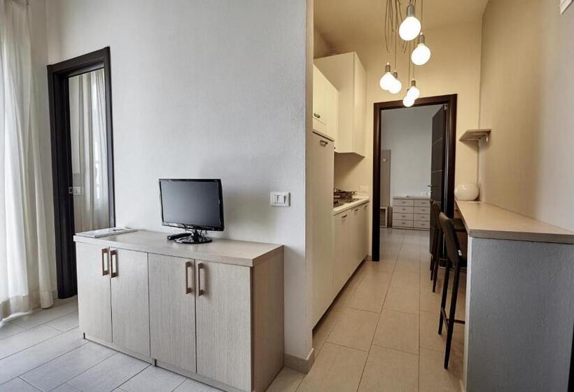 一ベッドルームエクゼクティブアパートメント, Rouge Hotel International