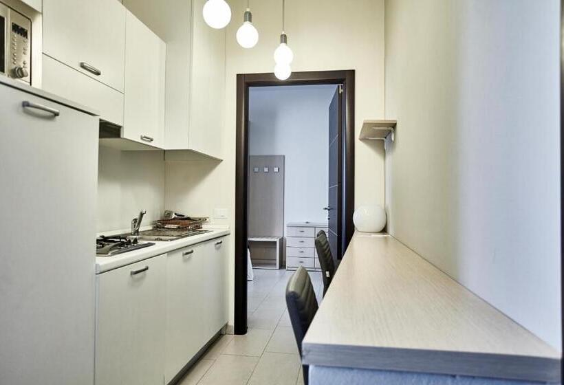 一ベッドルームエクゼクティブアパートメント, Rouge Hotel International