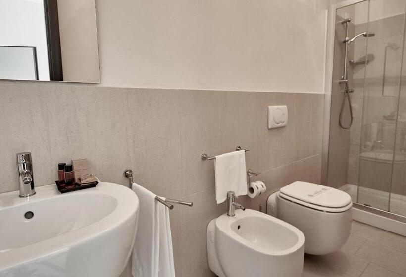 スーペリアージュニアスイート, Rouge Hotel International