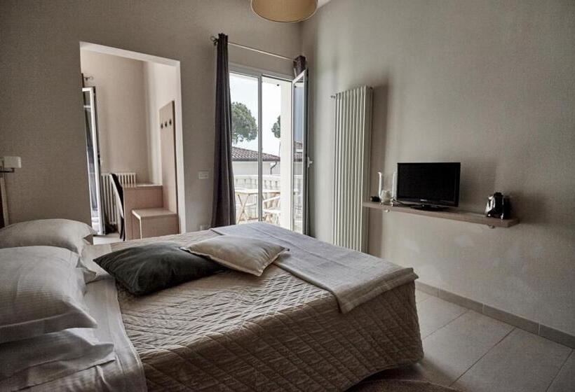 スーペリアージュニアスイート, Rouge Hotel International