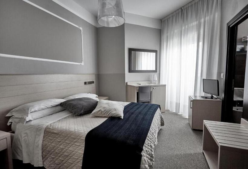 Номер Стандарт Боковой Вид на Море, Rouge Hotel International
